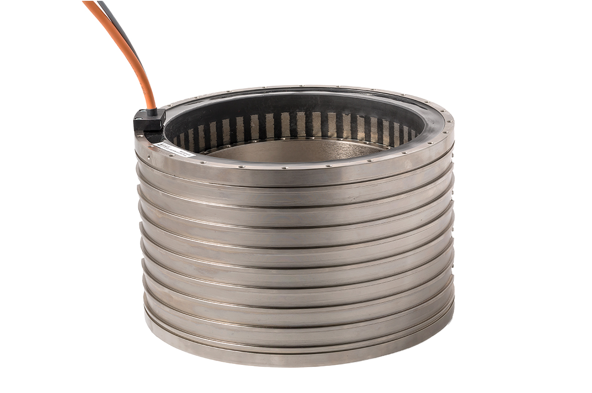 INA驅動(dòng)和機電股份兩合公司（IDAM）憑借新的RIB系列力矩電機提供散熱優(yōu)化的直接驅動(dòng)，使機床提高生產(chǎn)率并降低能源消耗。