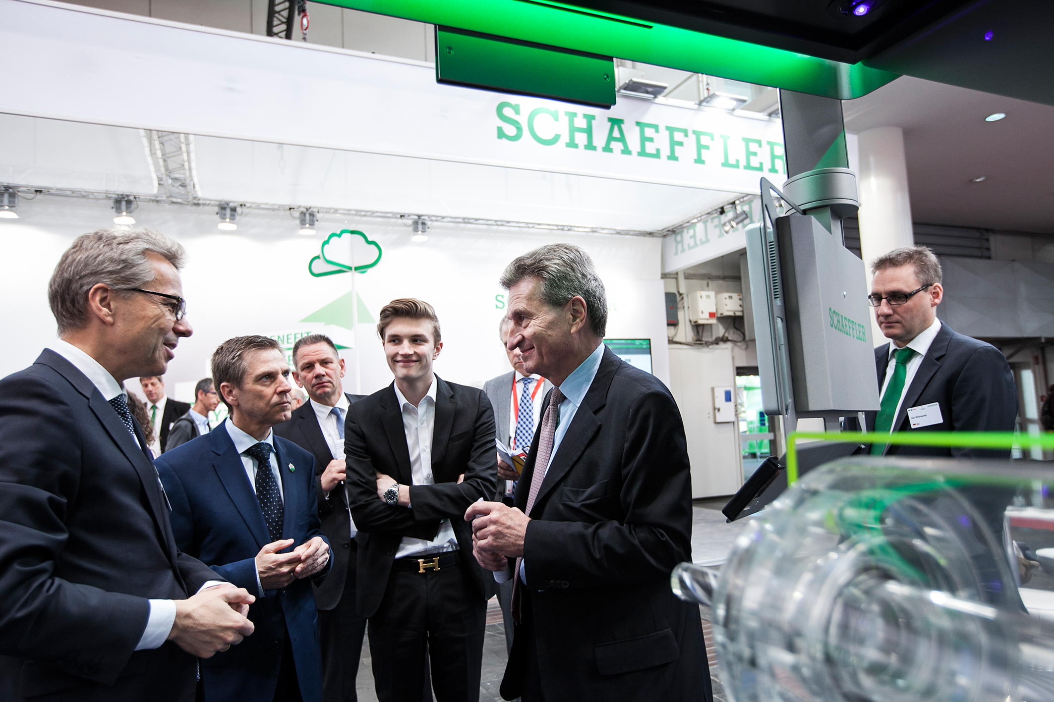 歐盟專(zhuān)員參觀(guān)舍弗勒展臺